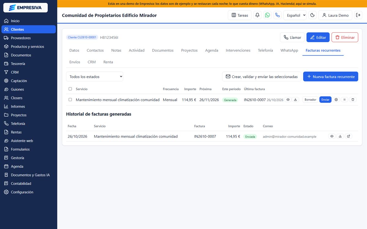 Pestaña de facturas recurrentes en la ficha de un cliente con sus servicios y su historial